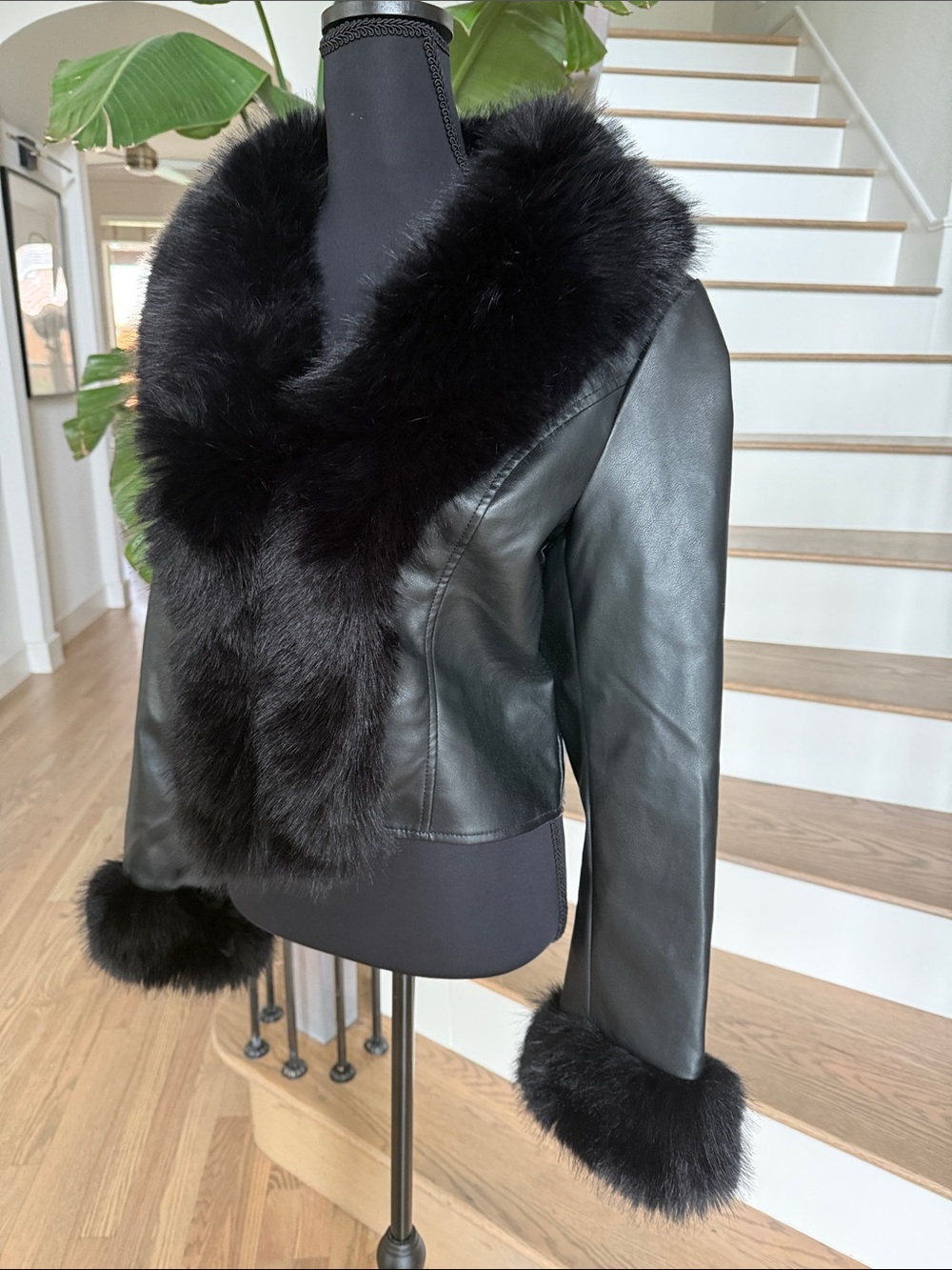 NWOT Azalea Wang Black Faux Fur Trim Leather Cropped Jacket (Medium) - Picture 2 of 7